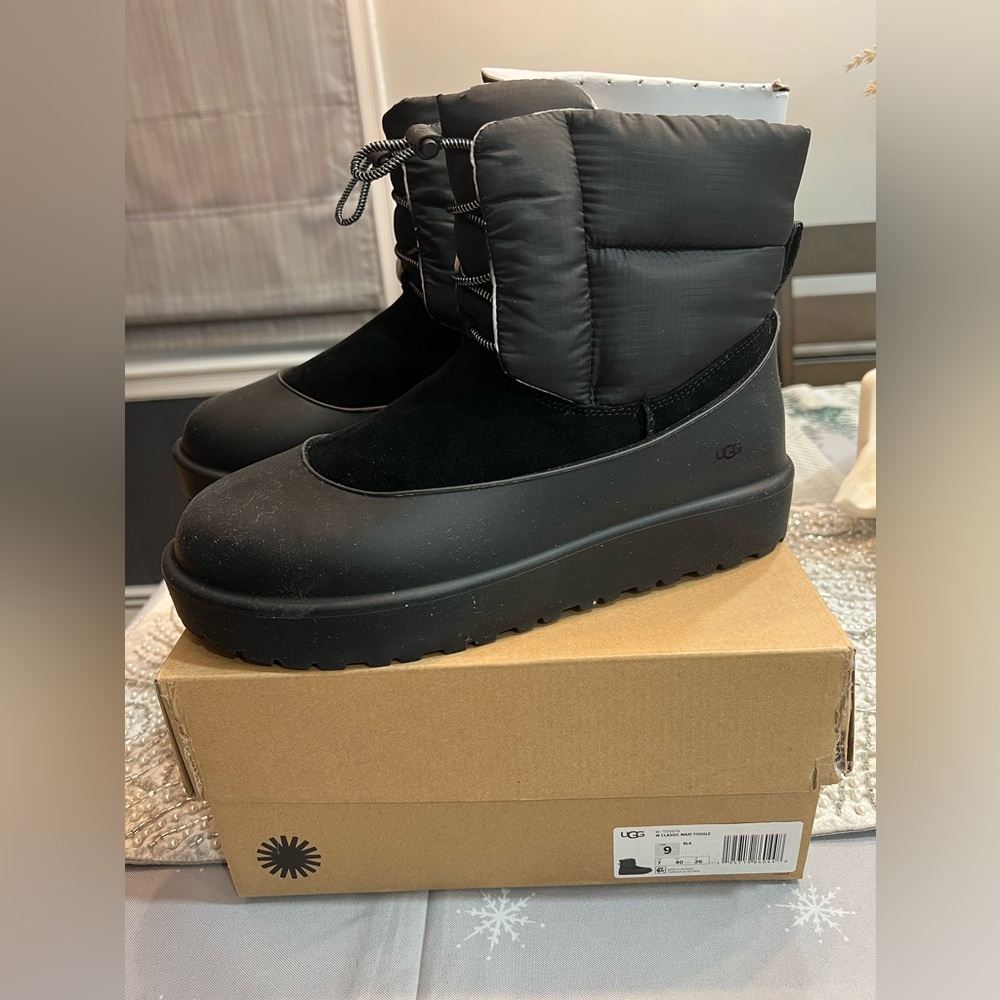 NEW UGG CLASSIC MAXI TOGGLE BLACK SUEDE SHEEPSKIN WOMEN'S BOOTS US SIZE 9